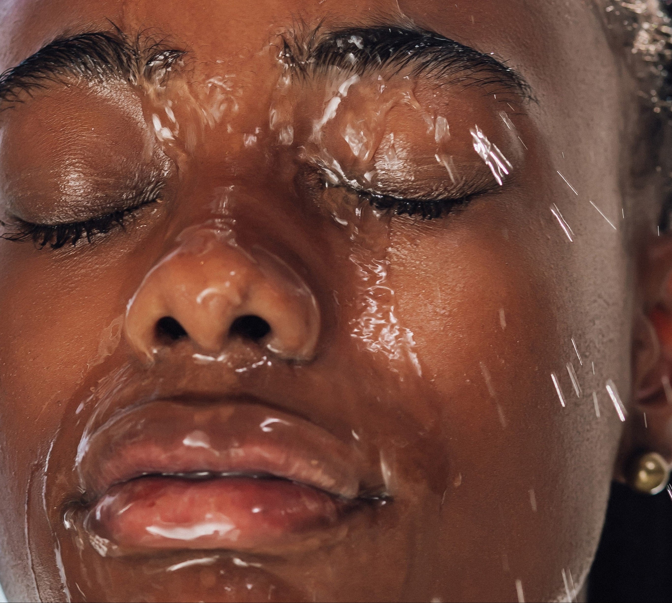 Lavando o rosto com Sabonete Facial